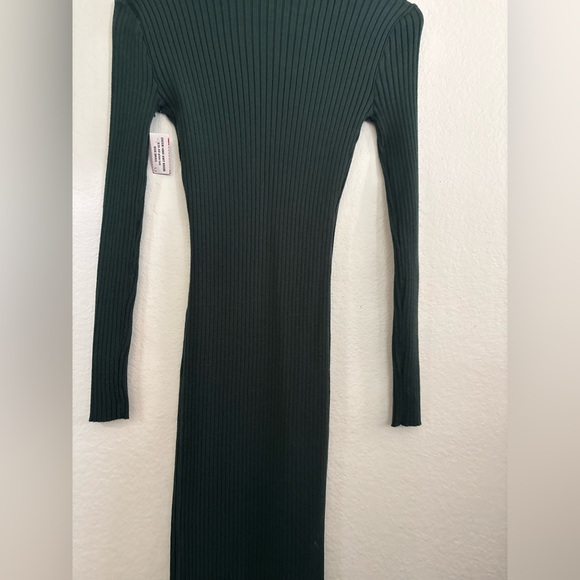 Elegant Green Ribbed Knit Dress - Picture 2 of 6